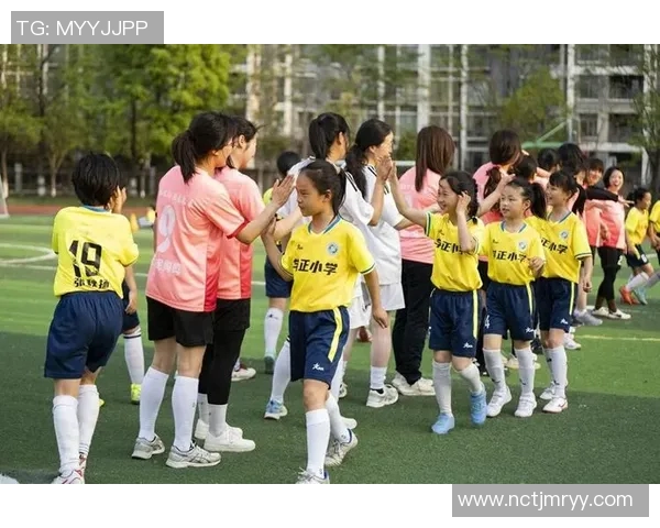 足球明星带娃的亲子时光与普通父母的生活对比分析